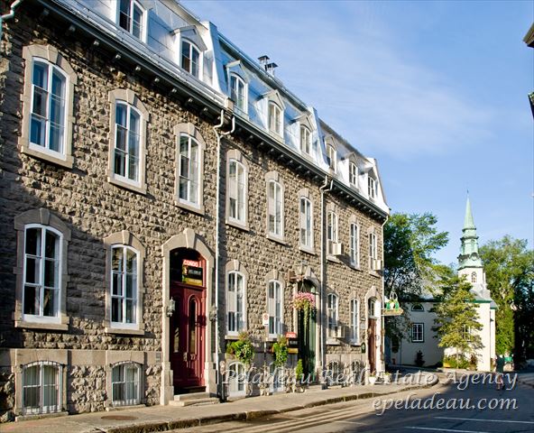 77 Rue Ste-Anne #100