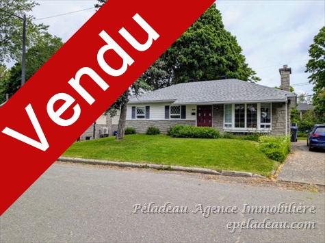 909 Rue Poutrincourt