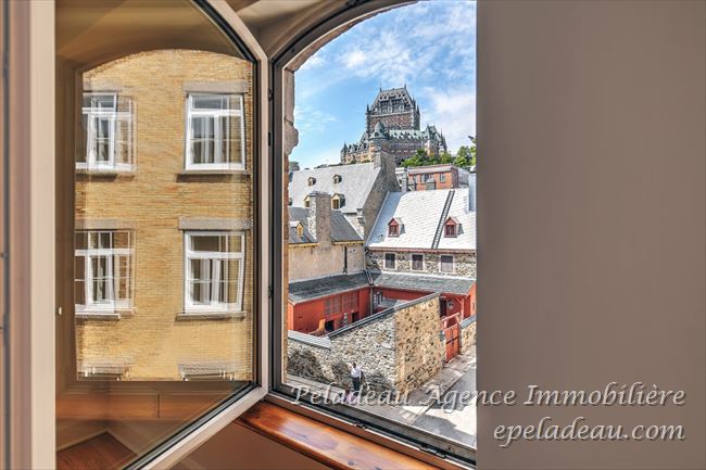205 Rue du Porche #409
