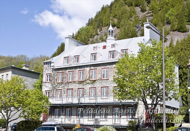 477 Rue Champlain #102